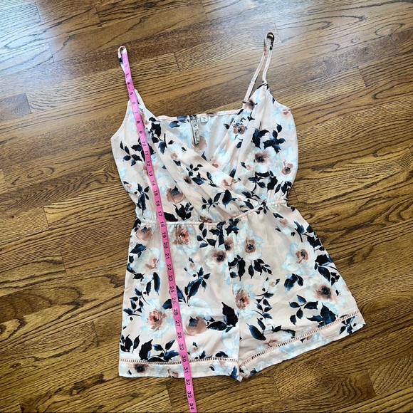 Gypsies & Moondust floral romper - Picture 4 of 11